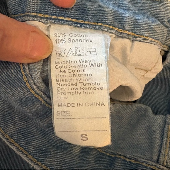 Denim Floral Appliquéd Jeans Raw Hem - Picture 9 of 12